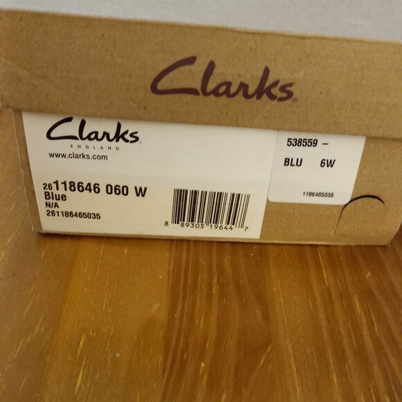 CLARKS SLIP-ON SNEAKERS  SIZE 6 W - Picture 4 of 4